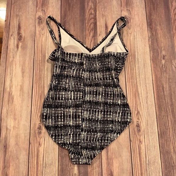 Speedo Women’s One Piece Swimsuit - Picture 4 of 5